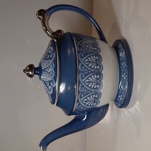 Vintage Bombay porcelain blue and white teapot